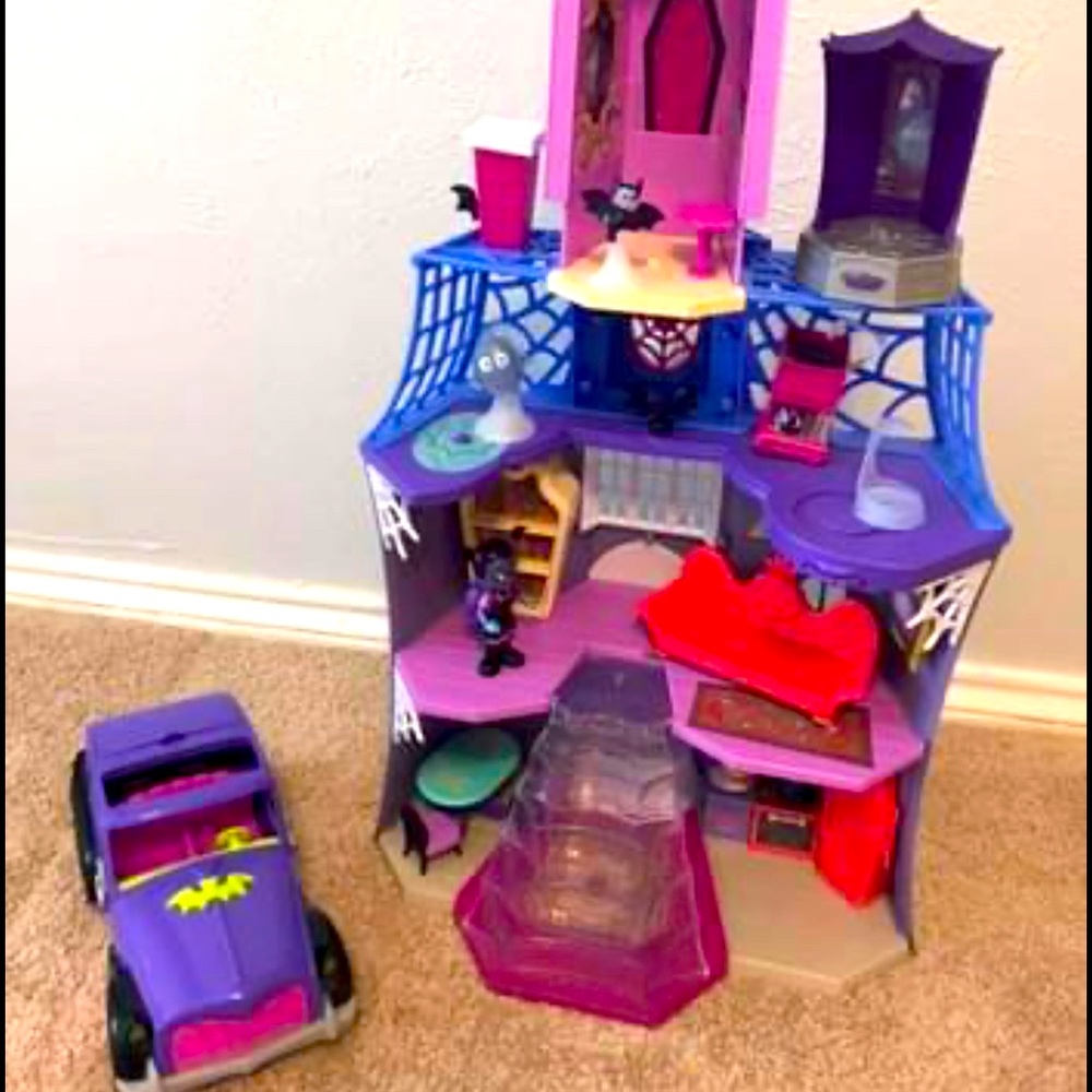 Vampirina House & Car